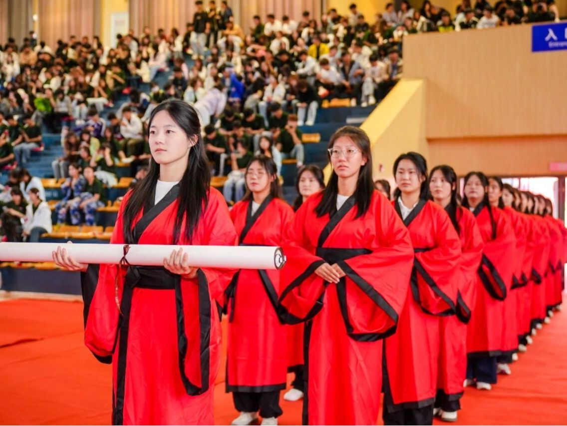 2026美加墨世界杯官方网站2025年开学典礼隆重举行，千余名新生开启逐梦新征程