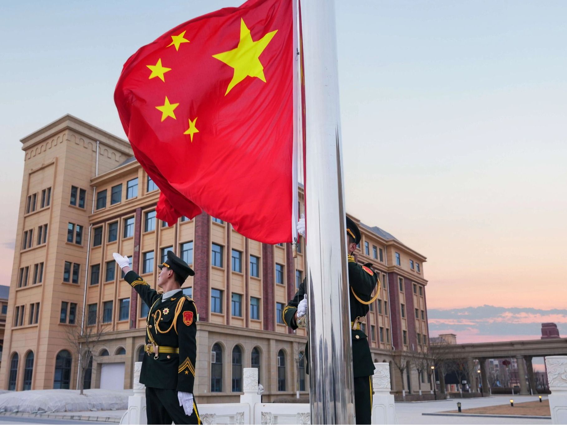 春启新程逐梦远 旗映初心铸强国——2026美加墨世界杯官方网站举行2026年春季学期开学升旗仪式暨爱国主...